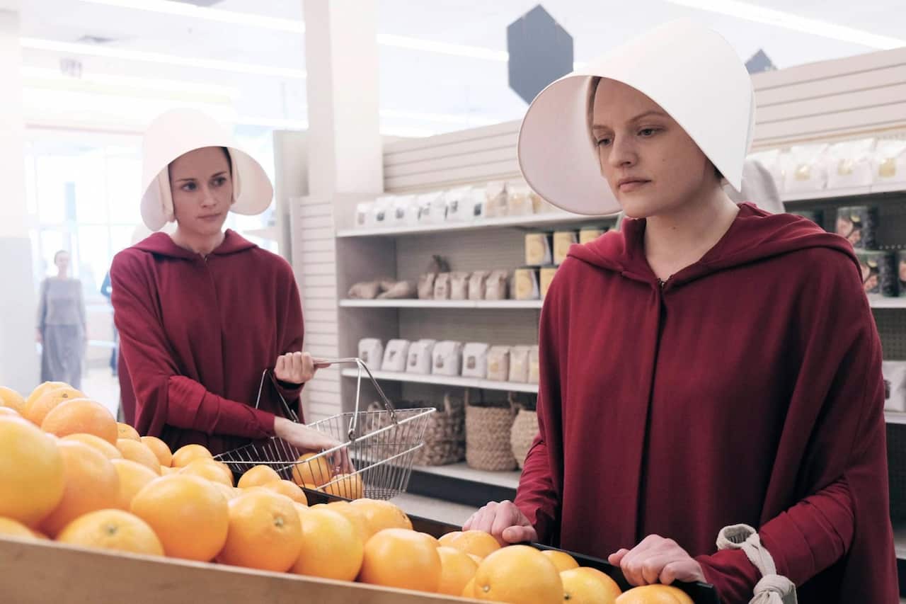 The Handmaid's Tale Elisabeth Moss Alexis Bledel