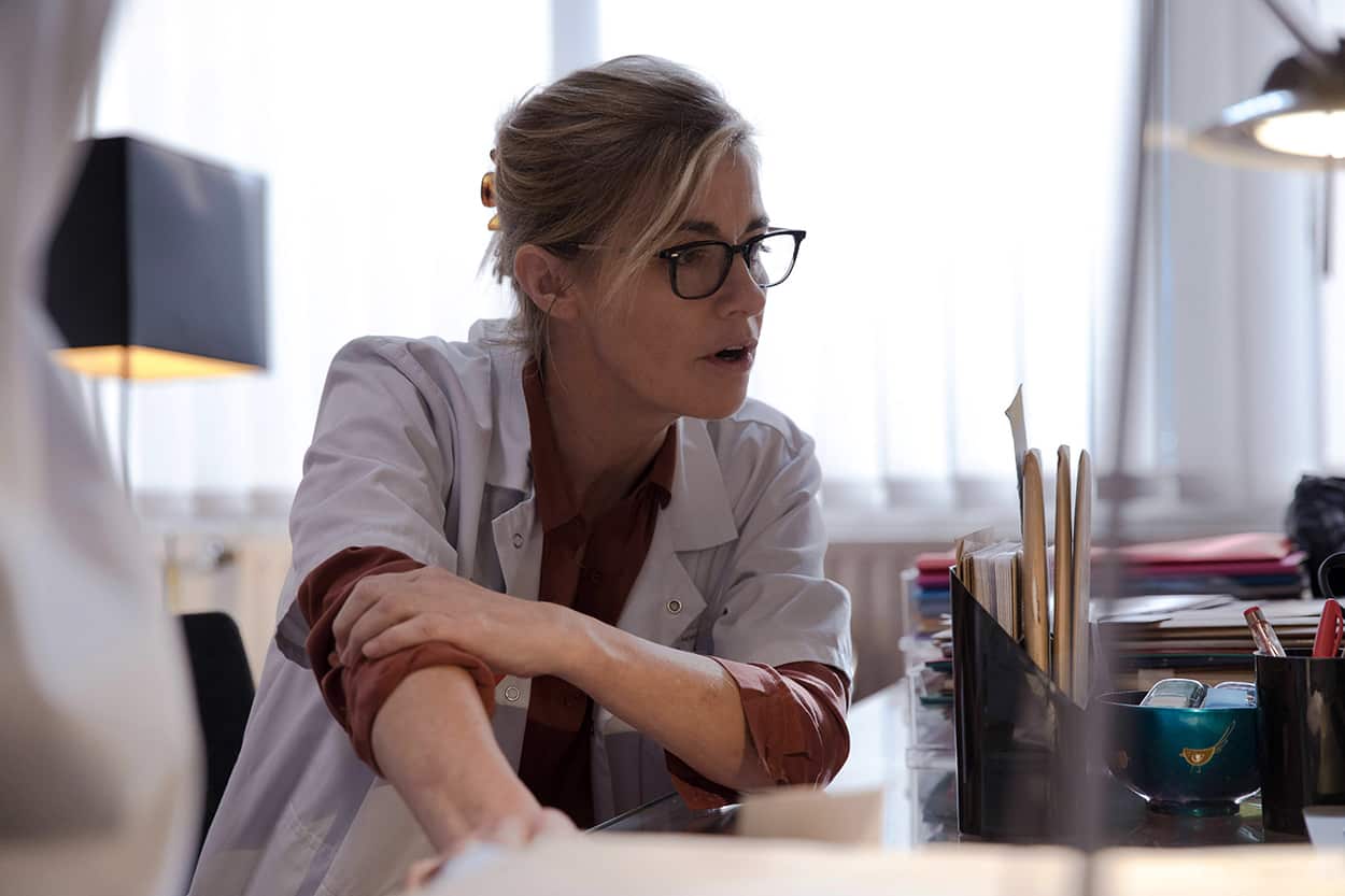 Interns, Anne Consigny