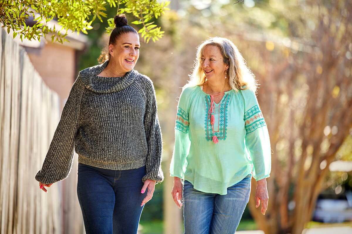 Sierra and Amanda in Life on the Outside