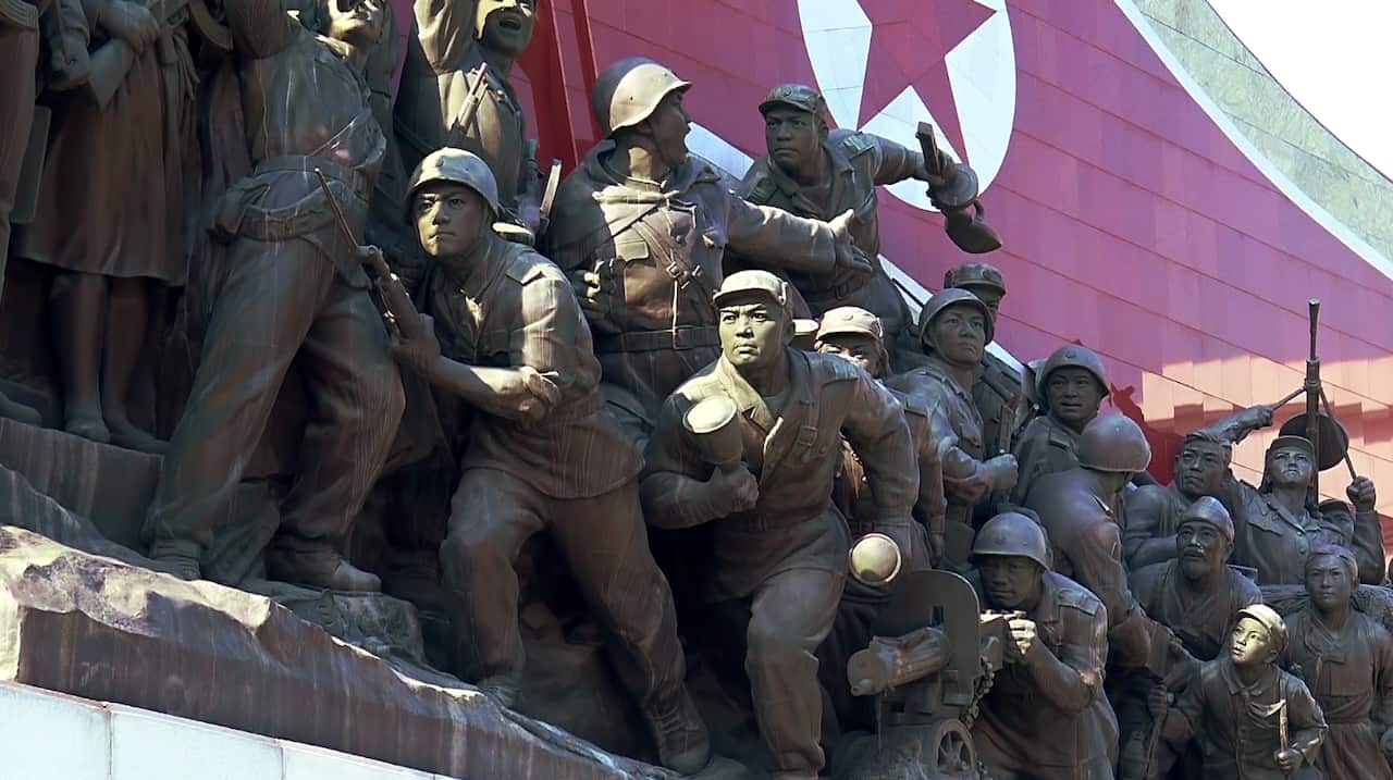 North Korea statue