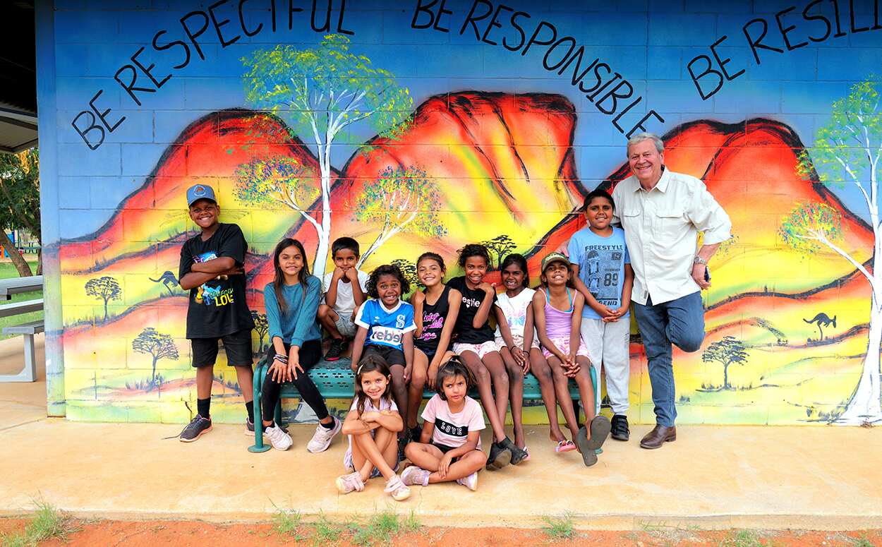 Ray Martin: Mysteries of the Outback, students at Dajarra State School