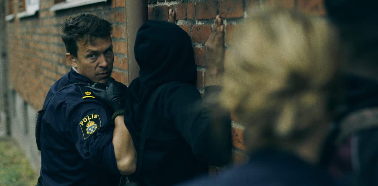 Thin Blue Line, Oscar Töringe, Amanda Jansson