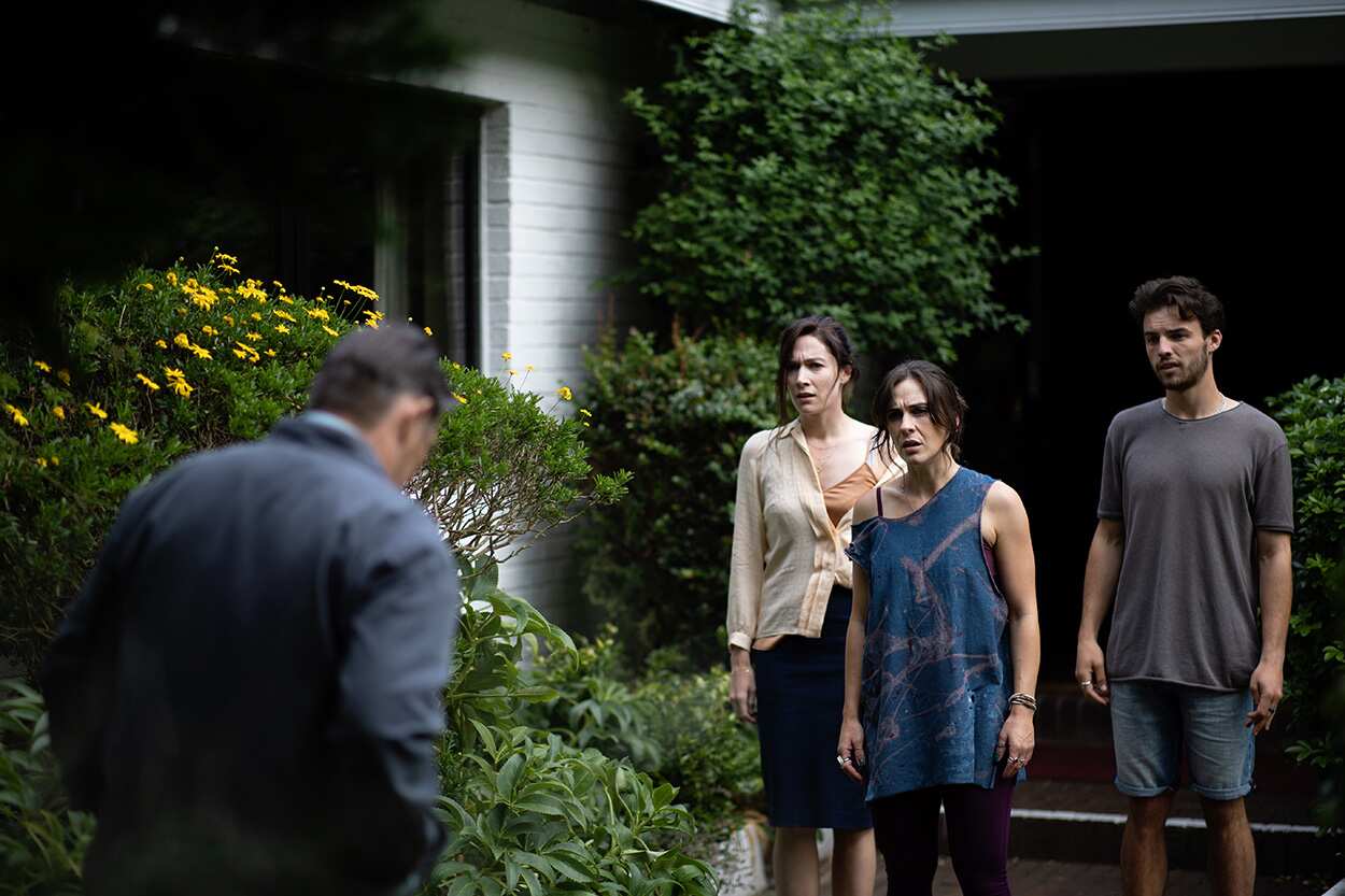 Tom talking to Caroline, Shiv and Ant in The Dry Season 1