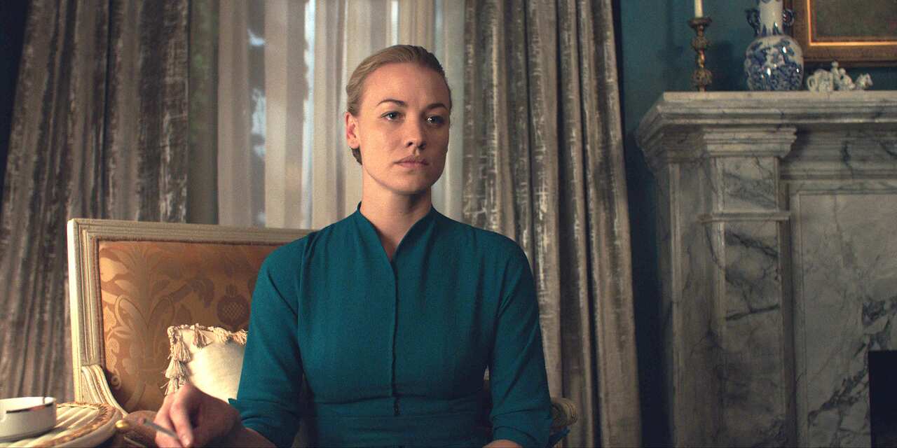 Yvonne Strahovski The Handmaid's Tale