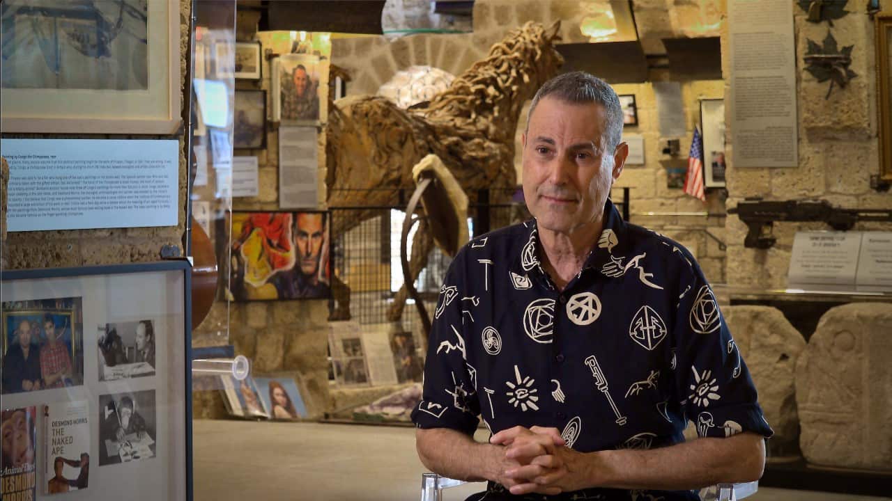 Uri Geller in documentary Uri Geller's Secret Treasures 