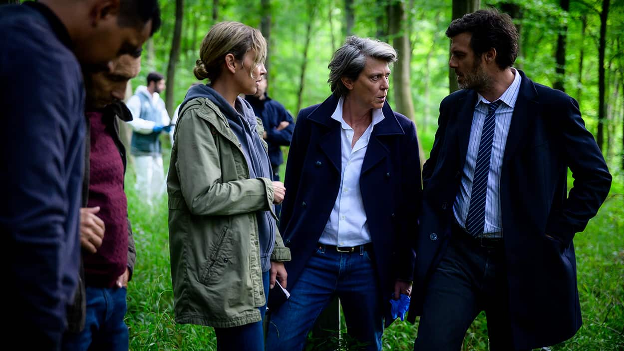 Claire Keim (Julia), Juliette Plumech Cocq (‘the doctor’) and Lannick Gautry (Novak) in Vise le Coeur