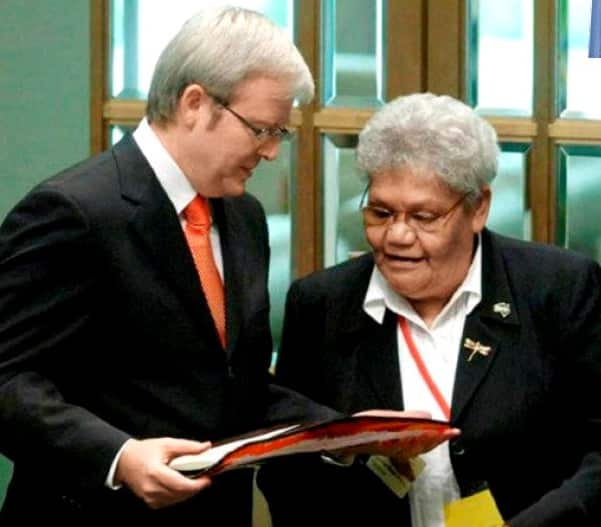 Lorraine Peeters presents Kevin Rudd with the coolamon.