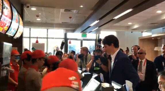 2017: Canadian PM Justin Trudeau lines up to order fried chicken in Manila.
