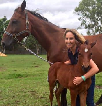 Dr Louise (Lucy Kennedy)