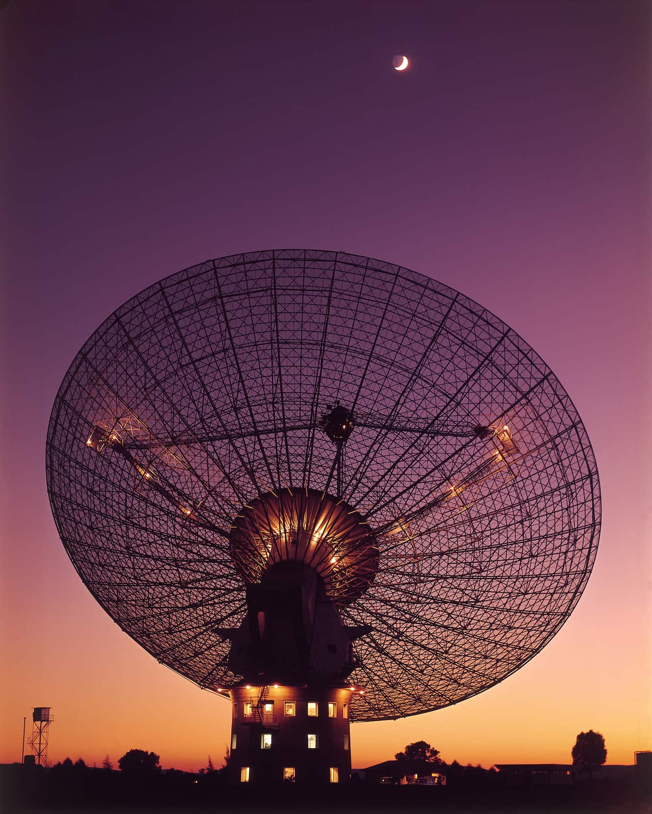 The Parkes telescope and the moon, 1969 (CSIRO)