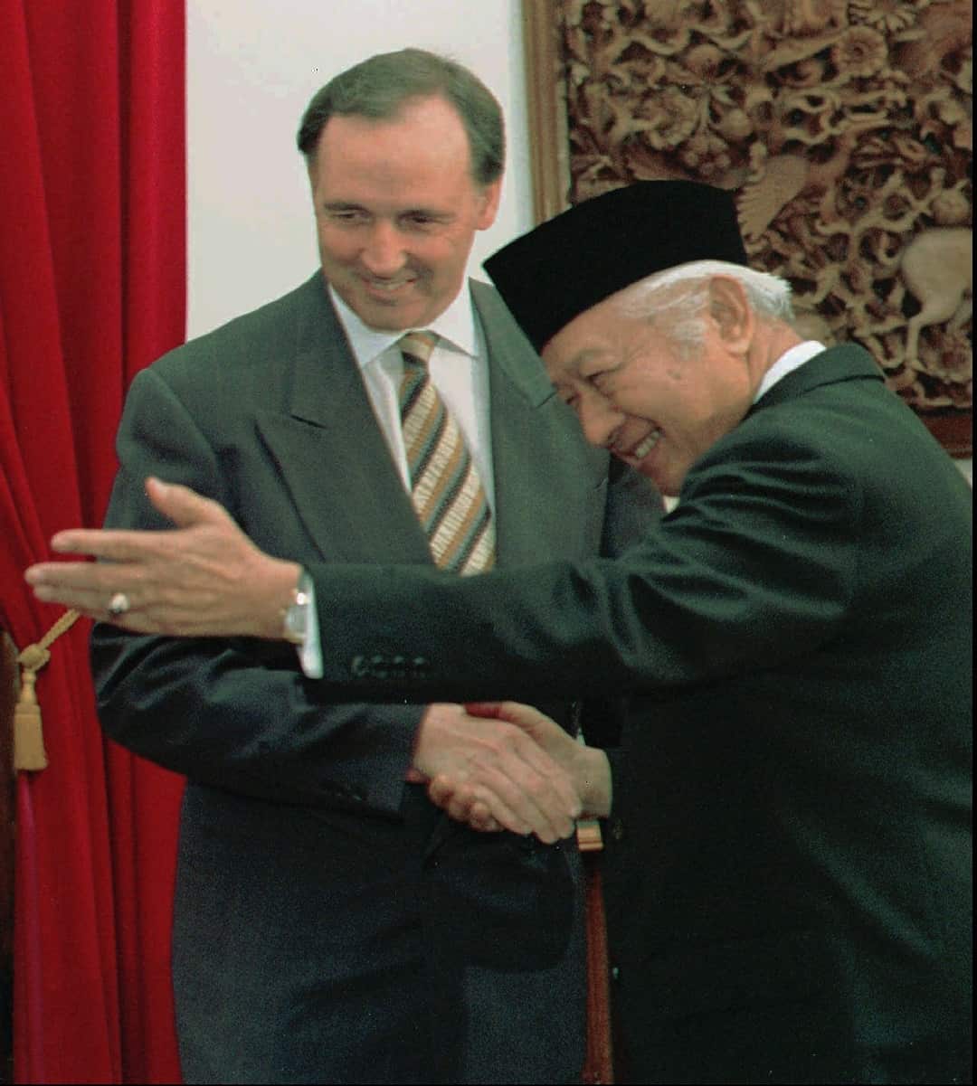 Former Australian Prime Minister Paul Keating and Former Indonesian President Suharto.