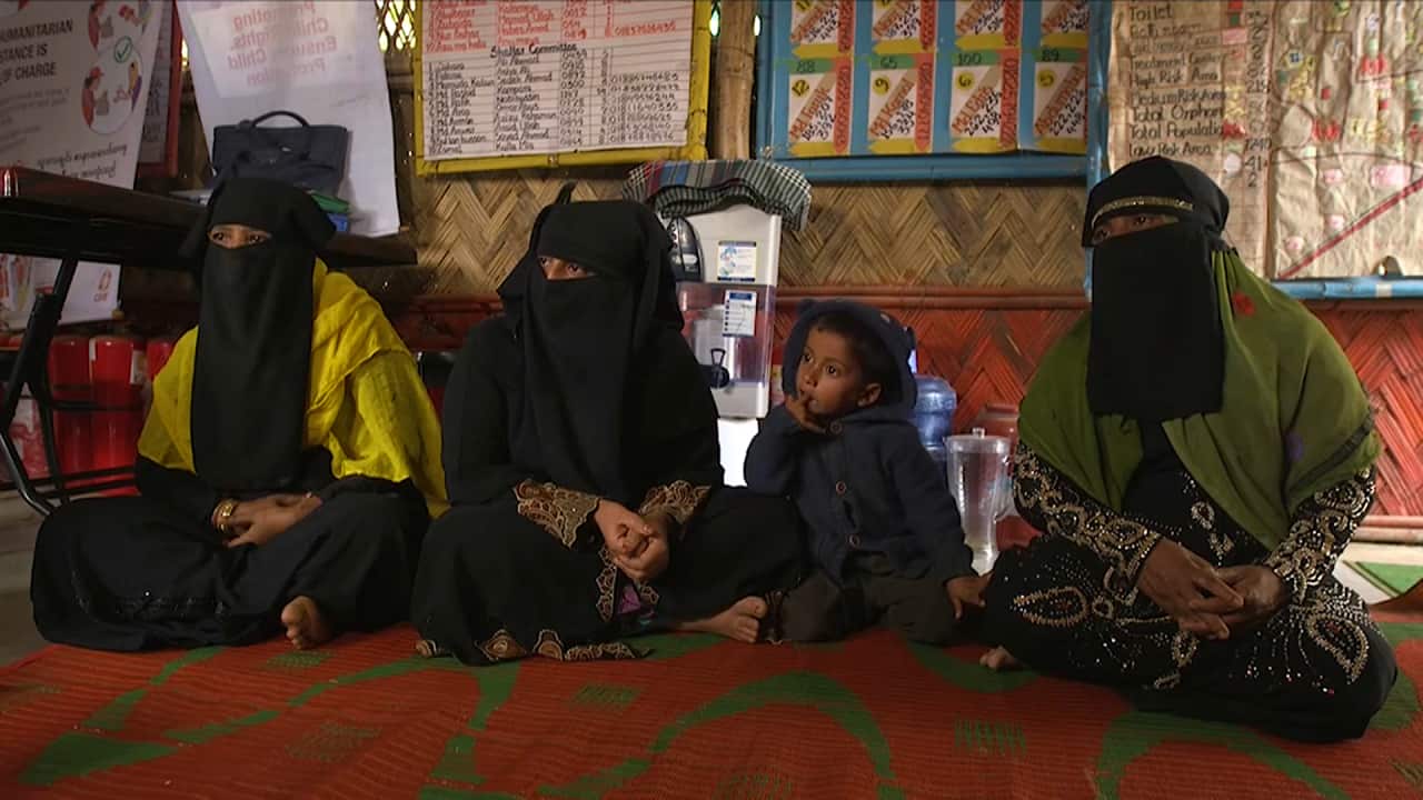 A group of Rohingya mothers talks to SBS News.