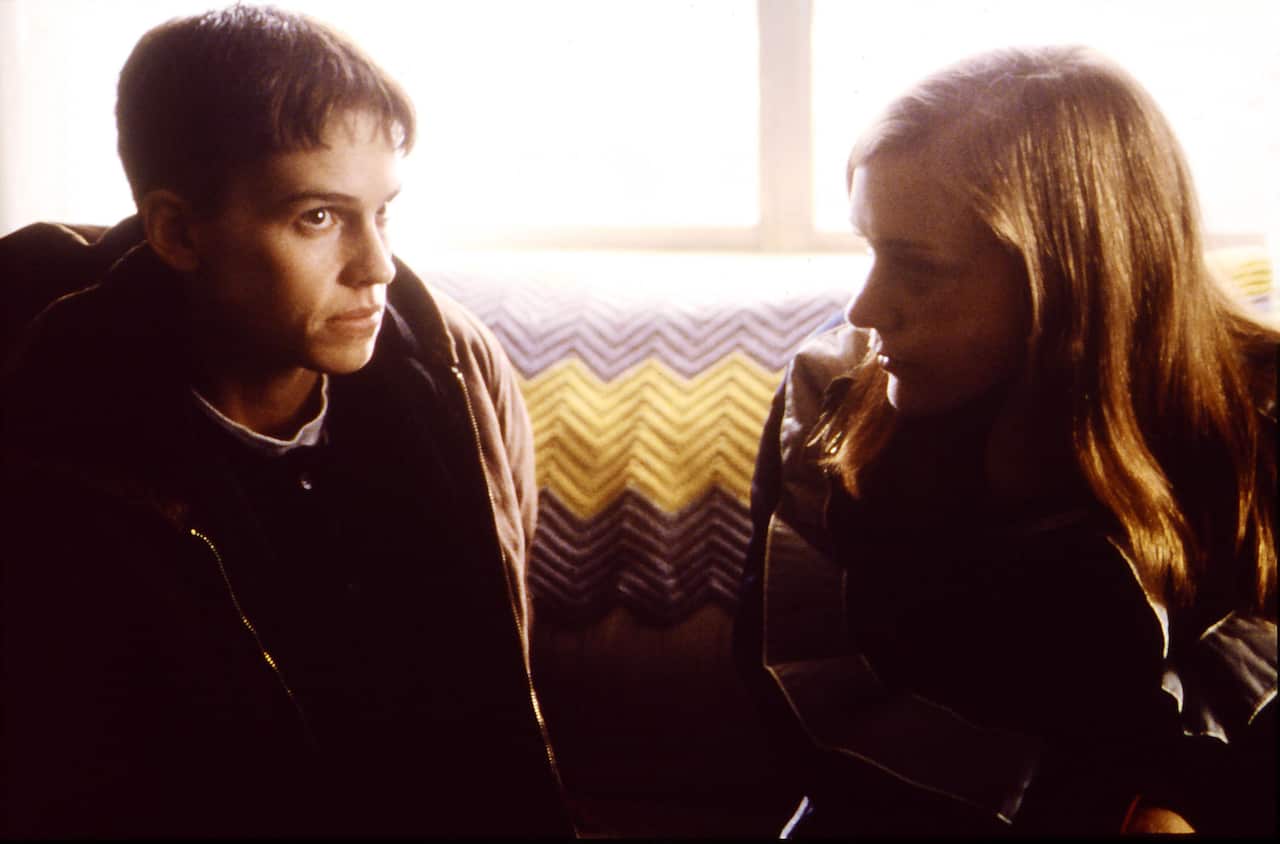 BOYS DON'T CRY (US 1999) HILARY SWANK, CHLOE SEVIGNY PICTURE FROM THE RONALD GRANT ARCHIVE BOYS DON'T CRY [US 1999]   HILARY SWANK, CHLOE SEVIGNY     Date: 1999