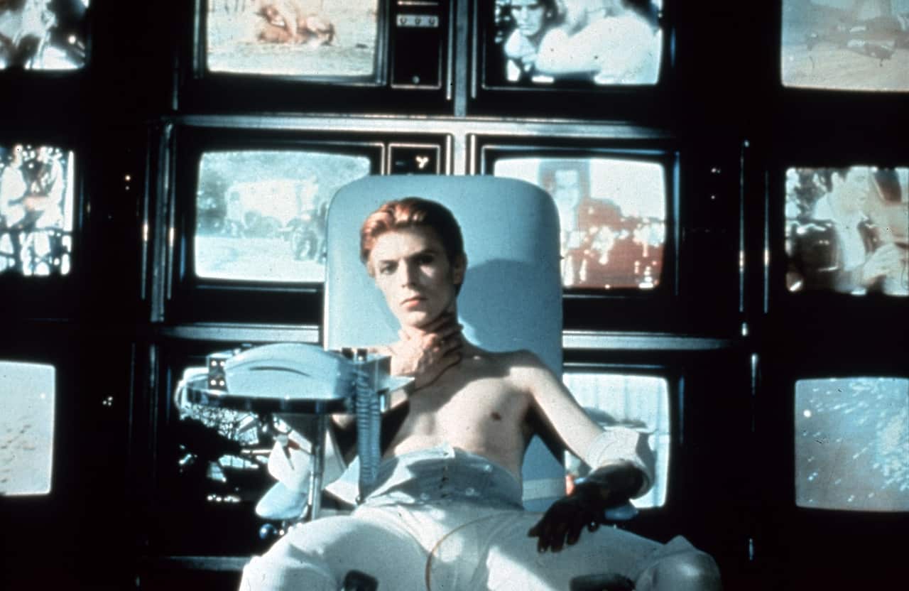 THE MAN WHO FELL TO EARTH (BR 1976) DAVID BOWIE     Date: 1976