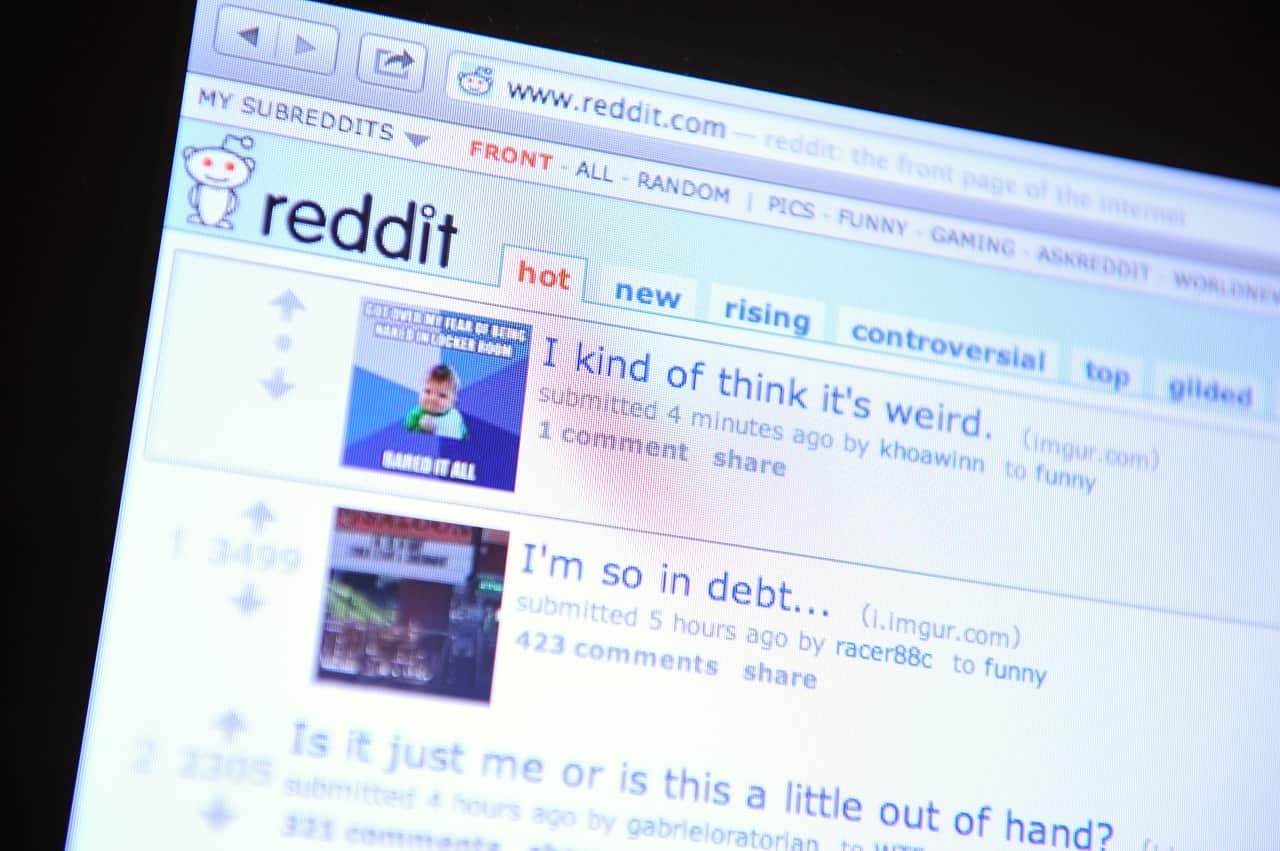 Reddit homepage is displayed on a computer screen.