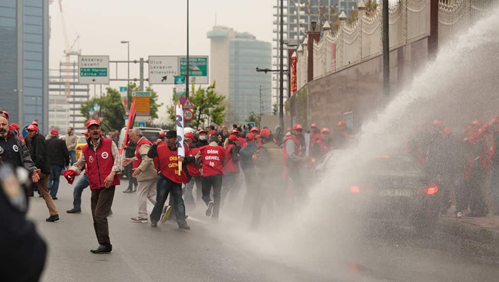 Istanbul May Day rally met with water cannon and tear gas