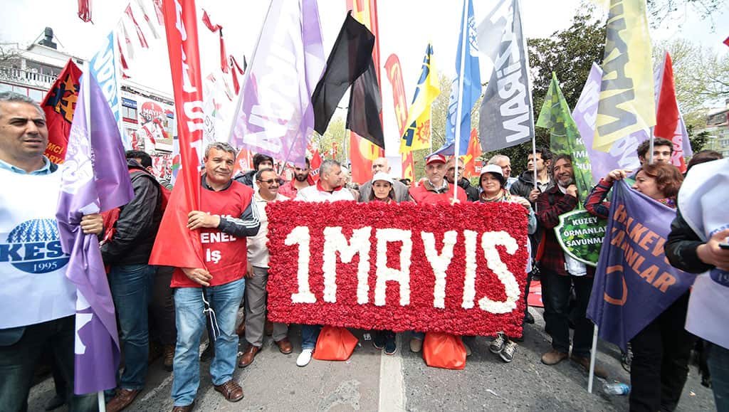 Istanbul May Day rally met with water cannon and tear gas