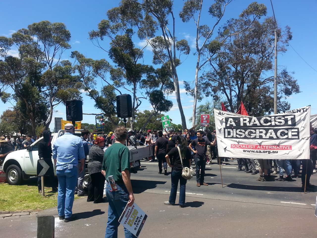 Police have arrested four people at a Melbourne Reclaim Australia rally and counter rally.