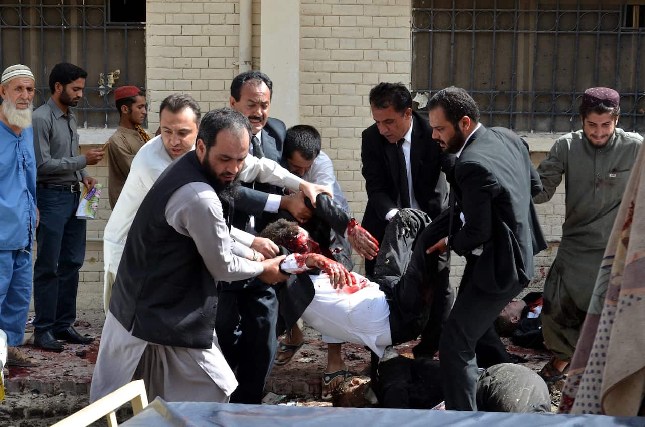 People shift bodies of lawyers at the scene of a bomb blast in restive Quetta, Pakistan, 08 August 2016. 