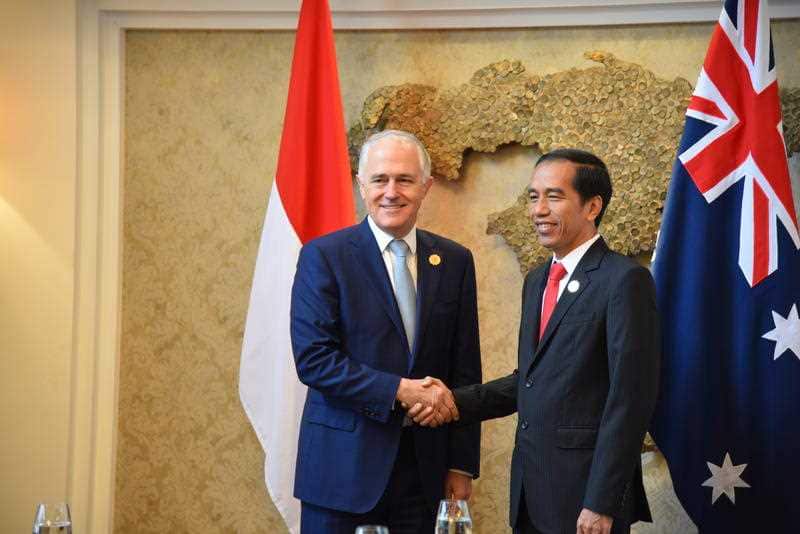 Prime Minister Malcolm Turnbull meets Indonesian President Joko Widodo for a bilateral morning meeting during his last day at the ASEAN