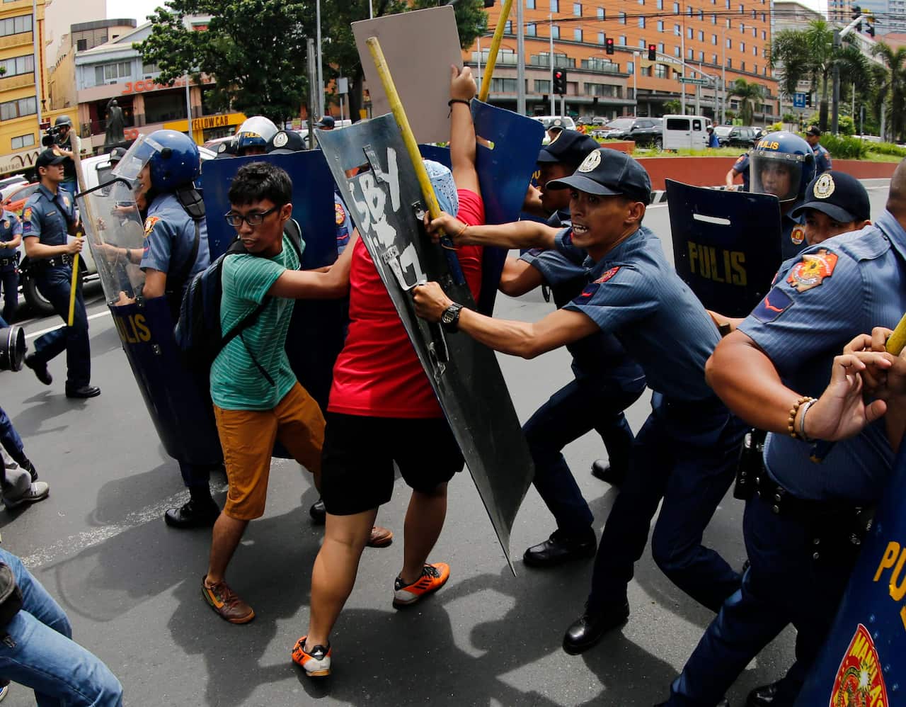 According to the leader of the protestors, the demonstration was organized to show support for President Rodrigo Duterte's remarks on September 12, that he wants US forces out in southern Philippines as he blamed Washington for the conflict
