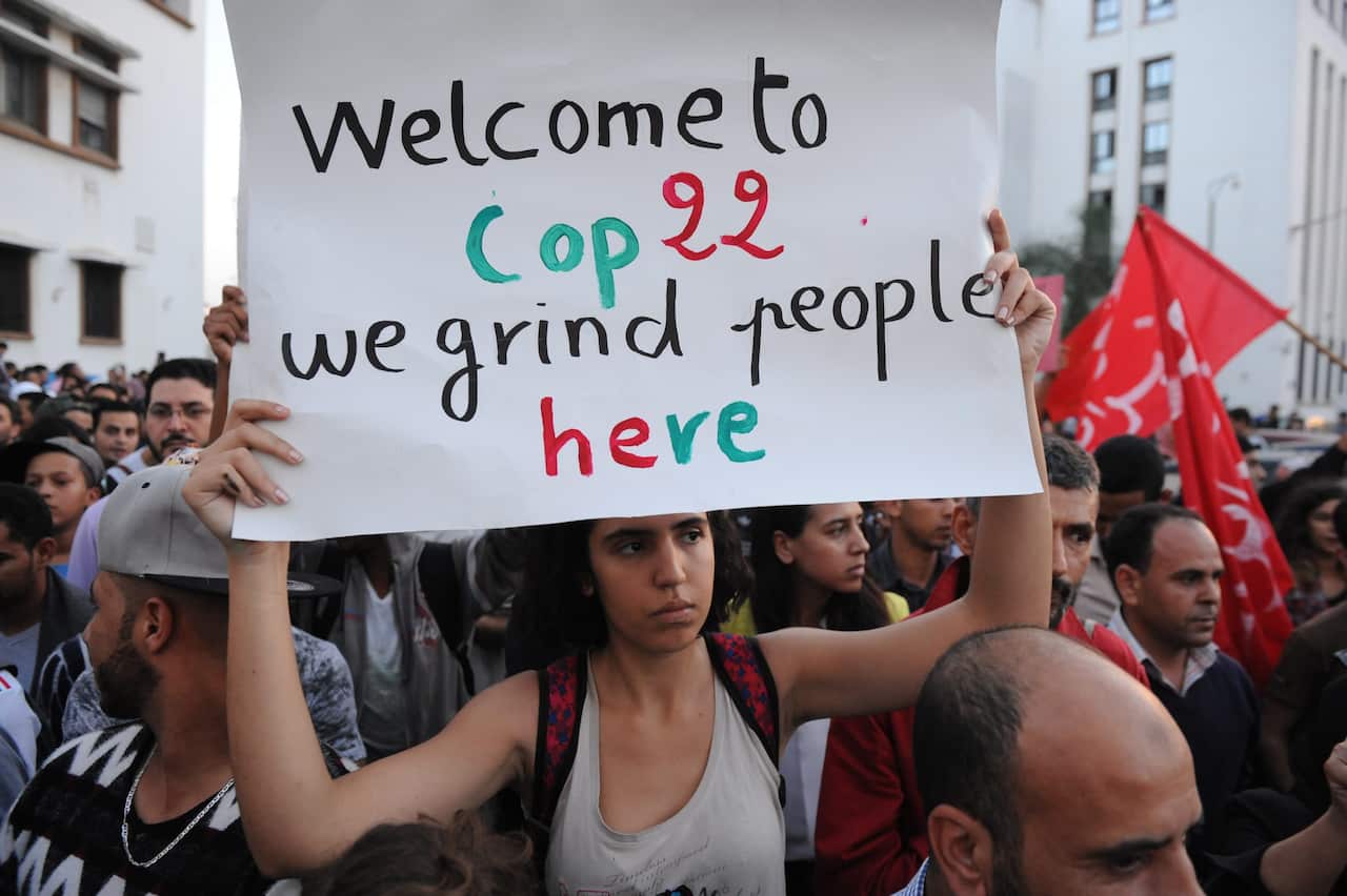 Moroccans angered by the death of the fisherman Mohcine Fikri, crushed to death in a city garbage truck Hoceima, northern Morocco.