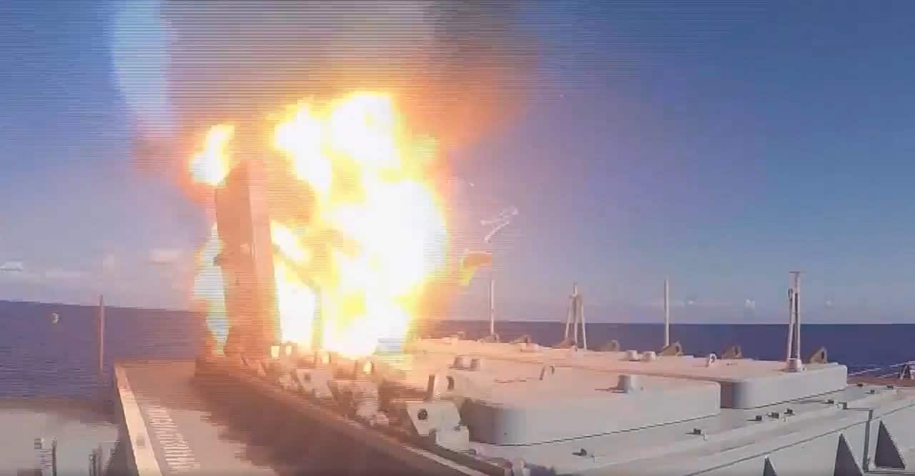 Russian frigate Admiral Grigorovich firing Kalibr cruise missiles against tagets in Syria, off the Syrian coast, 15 November 2016.