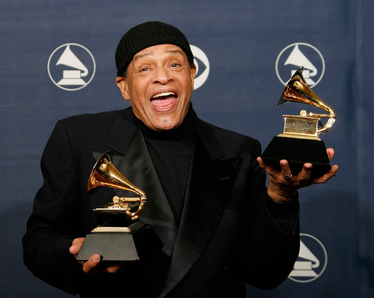 Jarreau poses with awards for best pop instrumental performance for "Mornin'" and best traditional R&B vocal performance for "God Bless the Child" in 2007.