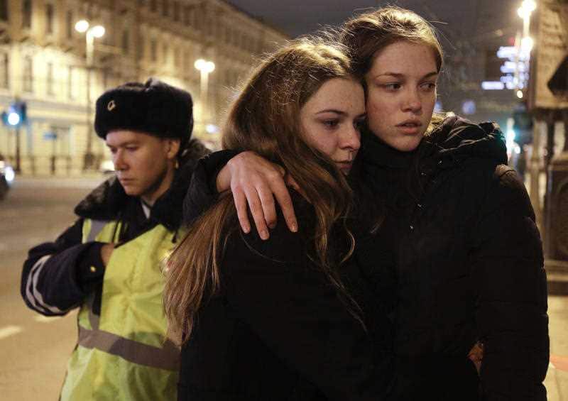 Women grieve near the Tekhnologichesky Institut subway station in St.Petersburg, Russia, Monday, April 3, 2017.