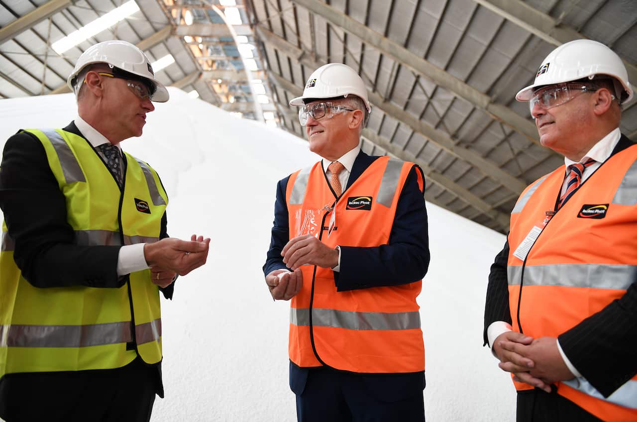 Manafacturing Australia CEO James Fazzino (L) and former Prime Minister Malcolm Turnbull during a visit to a plant in Brisbane, 2017.