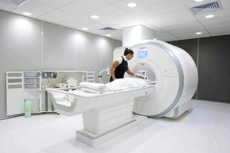 An MRI brain scan machine