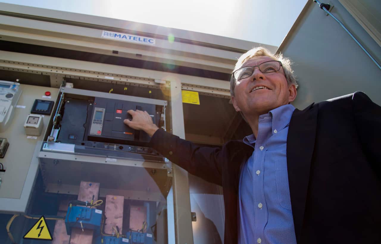 Per Heggenes, CEO of the IKEA Foundation, turns of the solar energy plant that will provide 20,000 Syrian refugees in Azraq refugee camp with electricity.