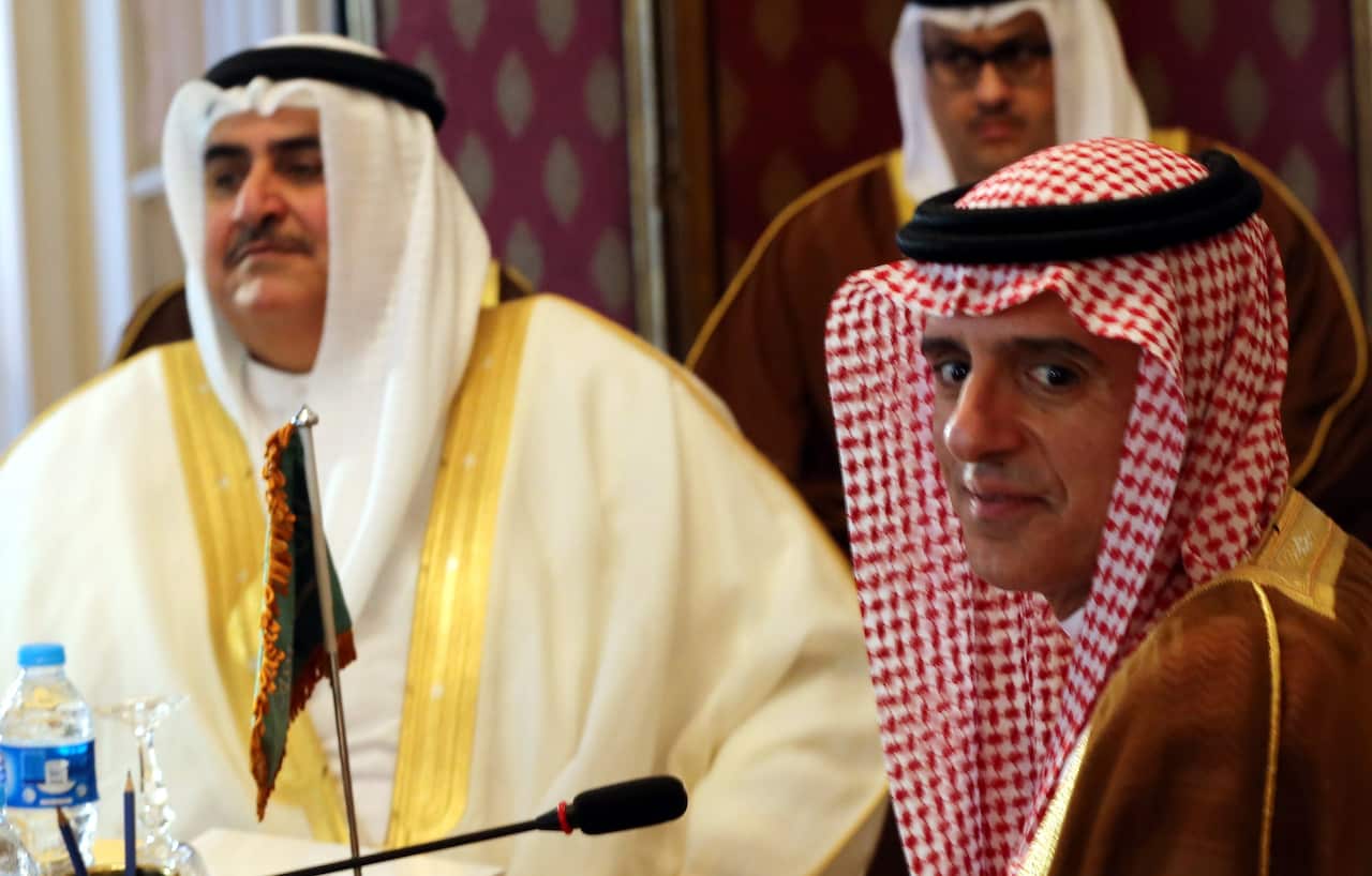 Saudi Foreign Minister Adel al-Jubeir (R) and Bahraini Foreign Minister Khalid bin Ahmed al-Khalifa