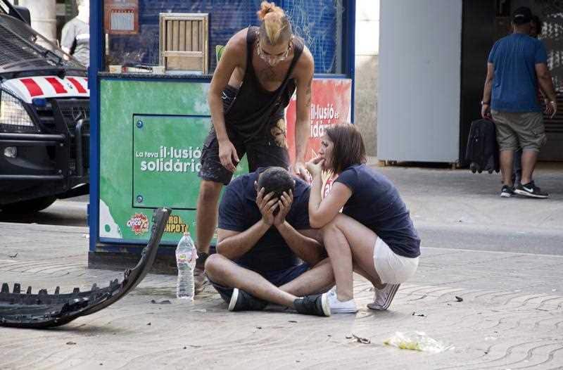 Injured people react after a van crashed into pedestrians in Las Ramblas, downtown Barcelona, Spain, 17 August 2017. 