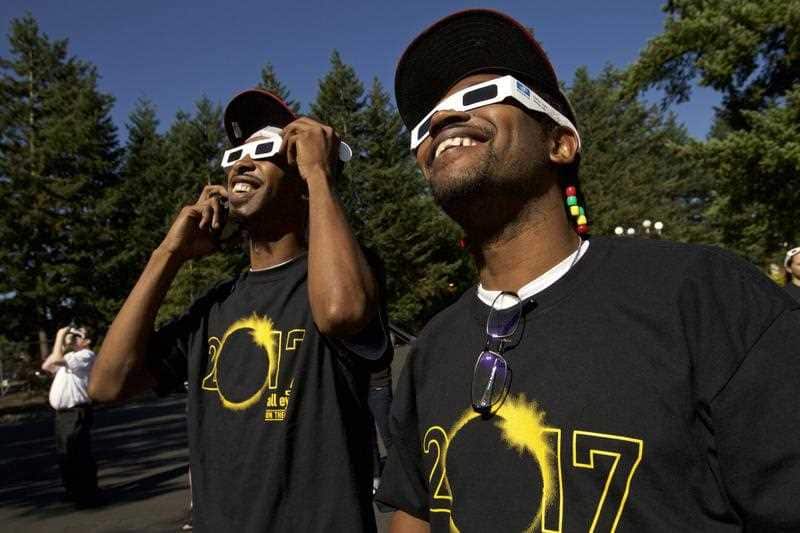 People take a glimpse at the once-in-a-lifetime phenomenon