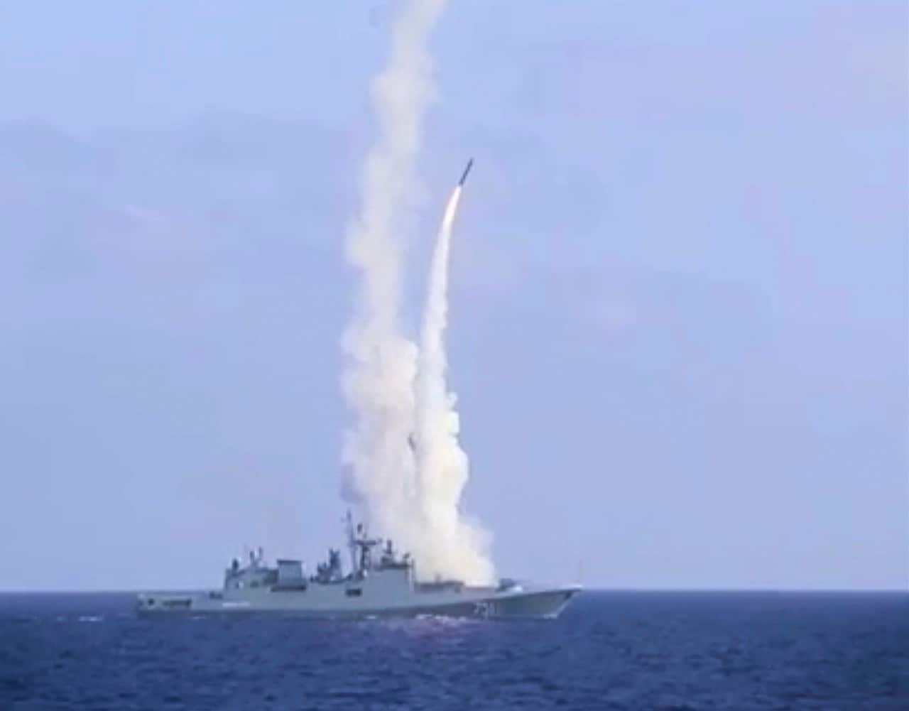 A Russian warship in the Mediterranean fired cruise missiles Tuesday toward IS group targets in the eastern Syrian province of Deir el-Zour. 