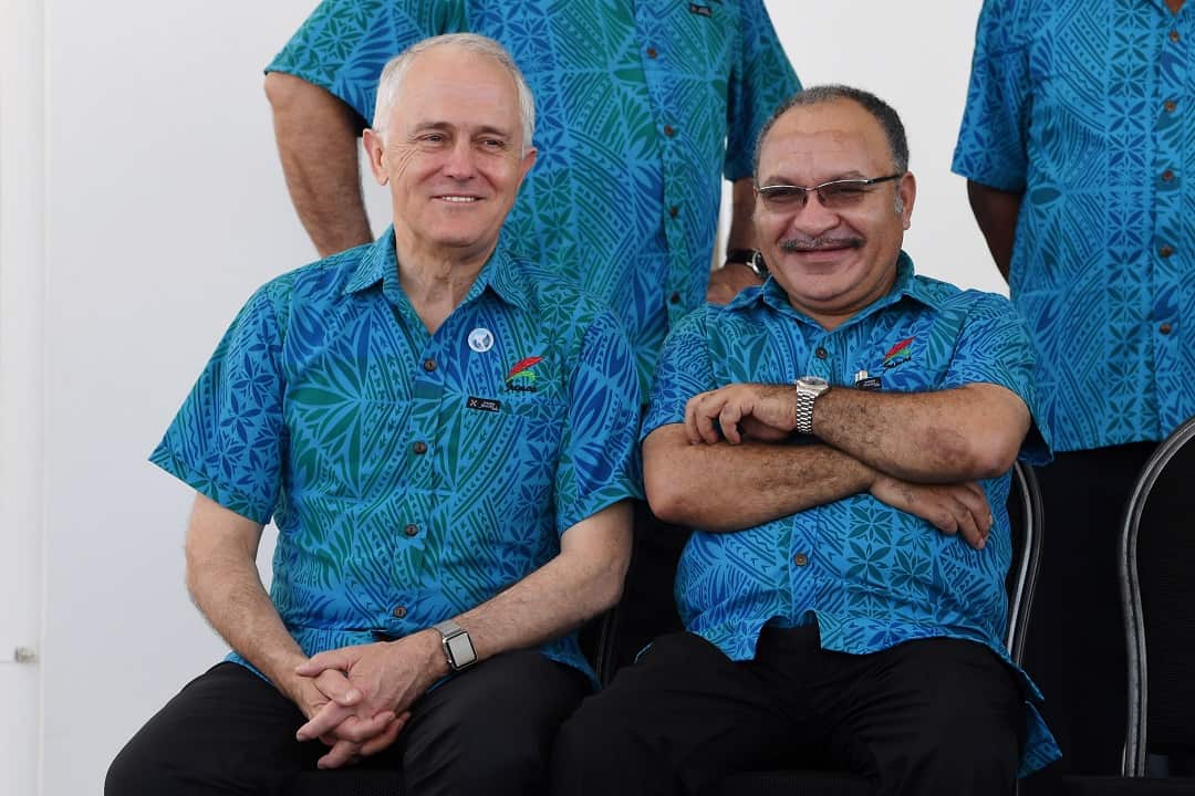 Malcolm Turnbull speaks to Papua New Guinean Prime Minister Peter O'Neill 2017 Pacific Islands Forum in Samoa.