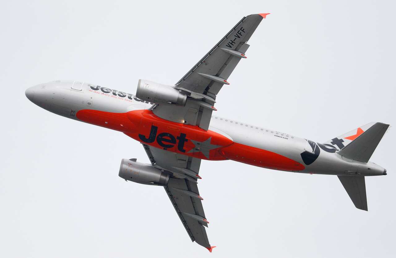 A Jetstar plane takes off at Kingsford Smith International Airport in Sydney, Monday, November 27, 2017.  (AAP Image/Daniel Munoz) NO ARCHIVING
