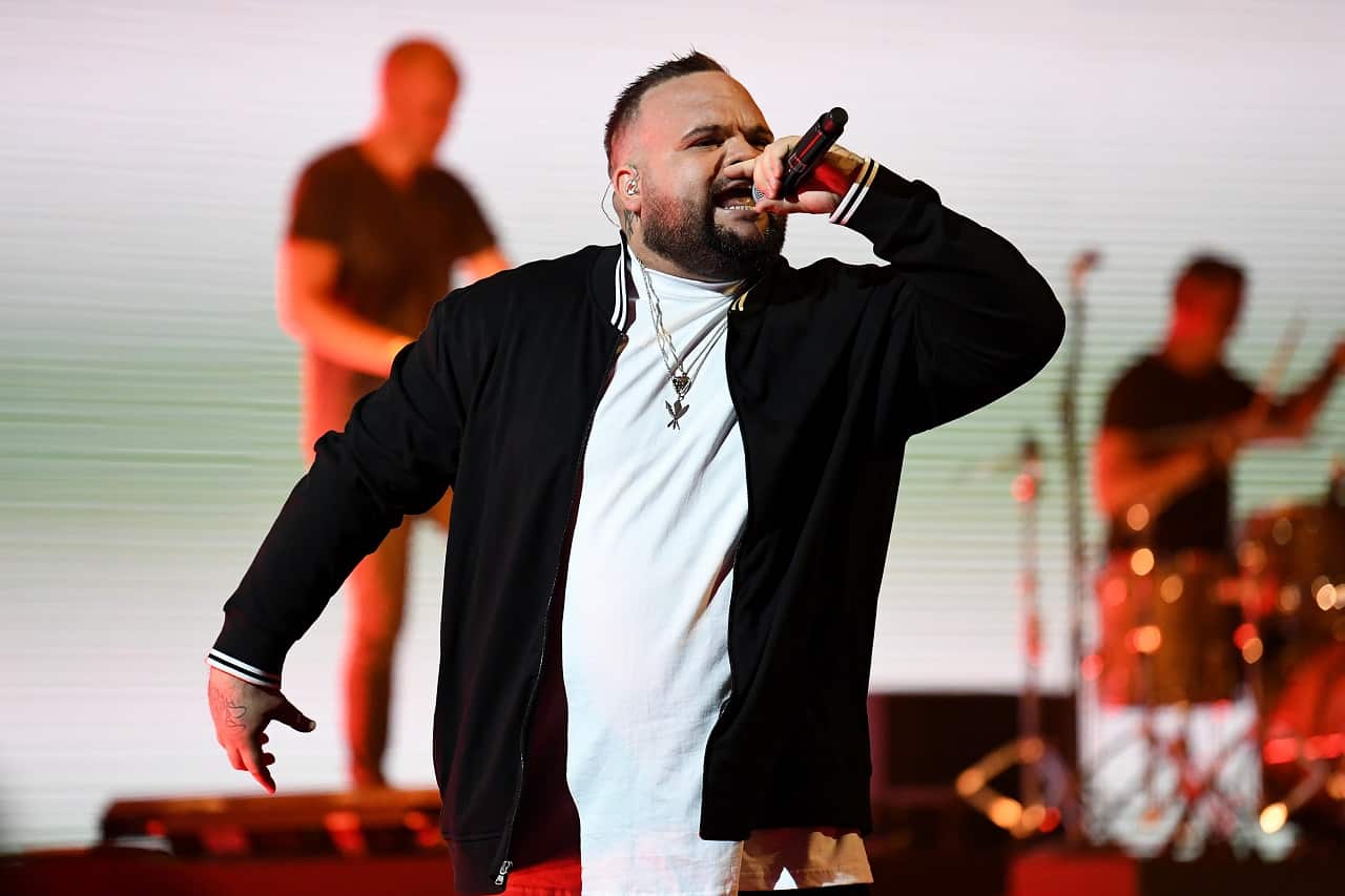Briggs performs at the ARIA Awards.