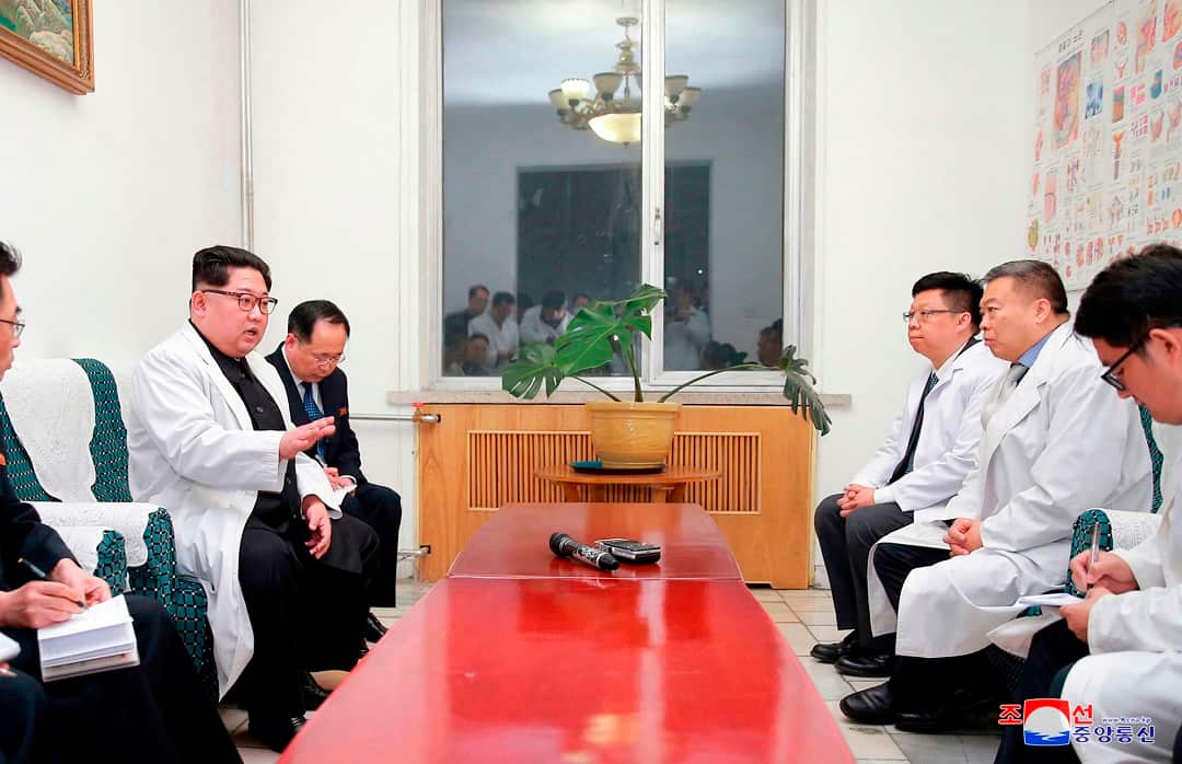 Kim Jong-un (left) meets China's ambassador to North Korea Li Jinjun (second from right).