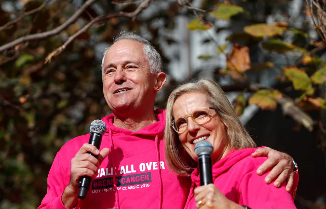Prime Minister Malcolm Turnbull embraces his wife Lucy at the start of the Mother's Day Classic in Sydney.