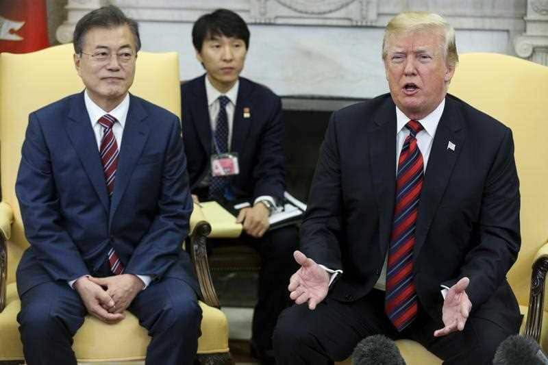 US President Donald Trump (R) and South Korean President Moon Jae-in (L) met in Washington. 