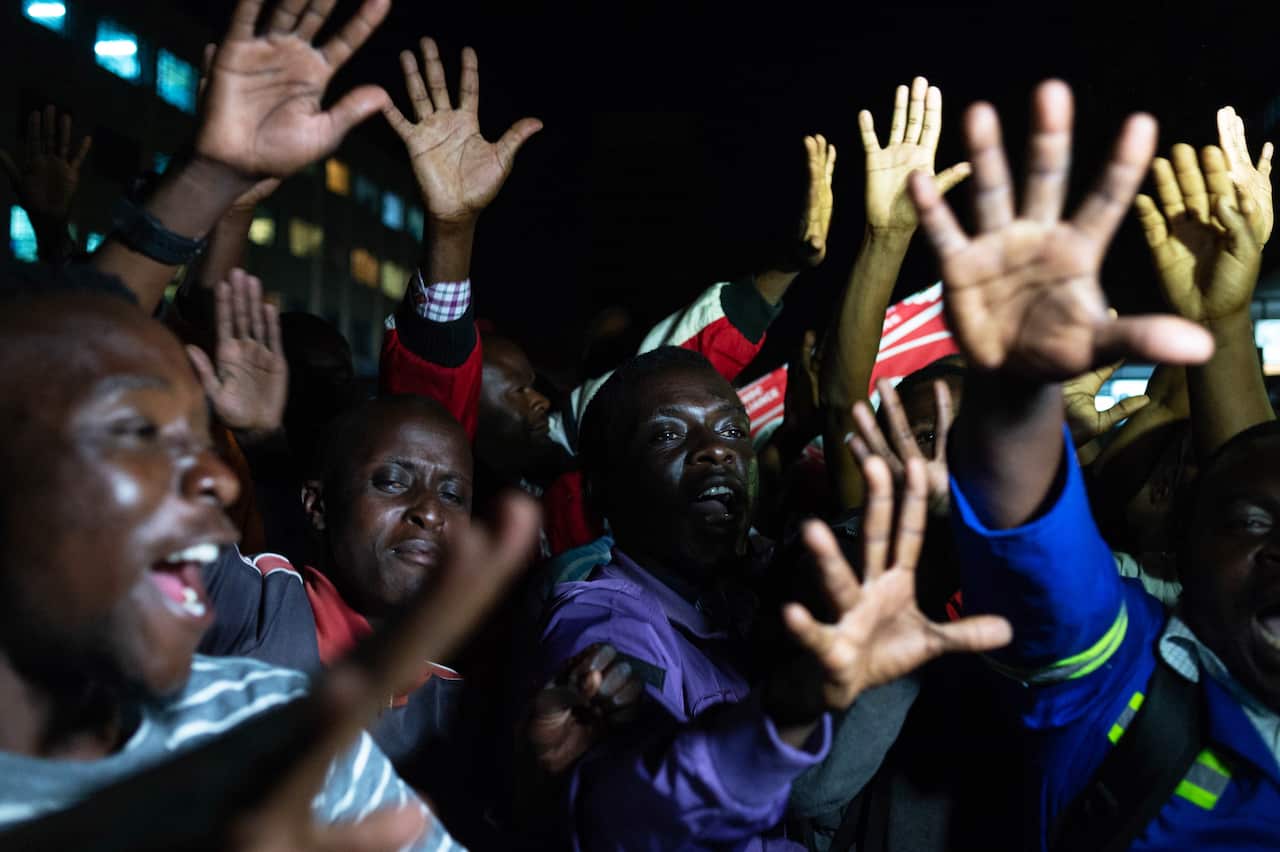 Supporters of MDC Alliance Nelson Chamisa flock to the streets to celebrate, what they believe will be an election victory in Harare, Zimbabwe, 31 July 2018. 