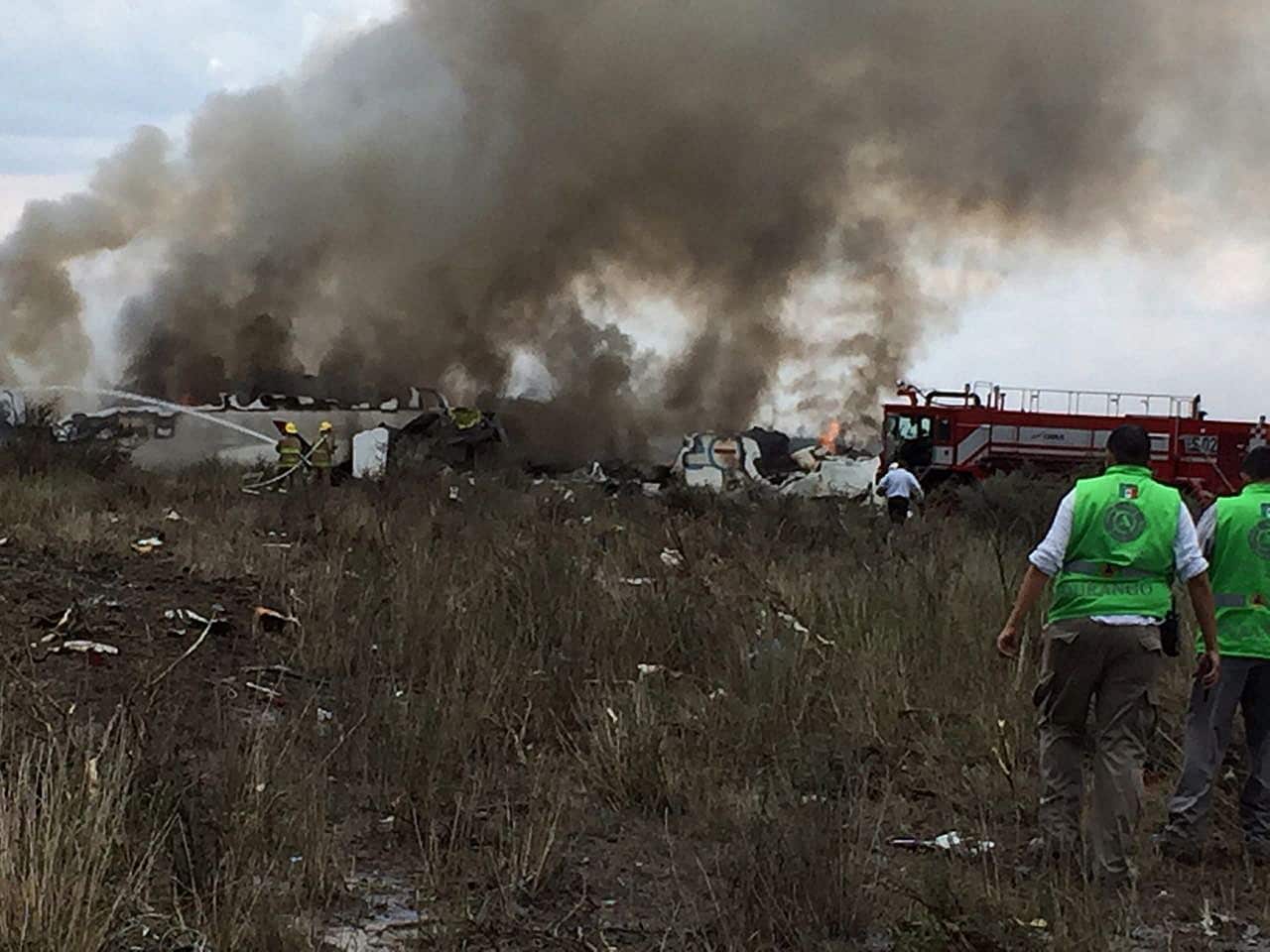 A handout photo made available by the Civil Protection State Coordination (CPCE) shows emergency personnel at the site where an Aeromexico plane crashed, in Durango, Mexico, 31 July 2018.