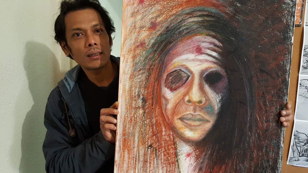 Dan Wichitakul and one of his artworks.
