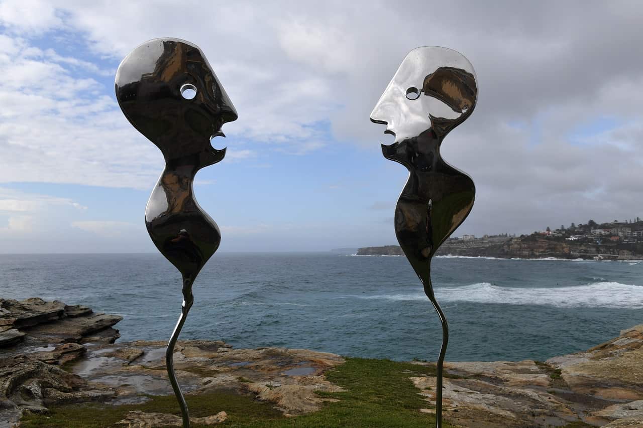 The sculpture Narcissus Shouting, Echo Shouting by Tasmanian artist Hugh McLachlan.