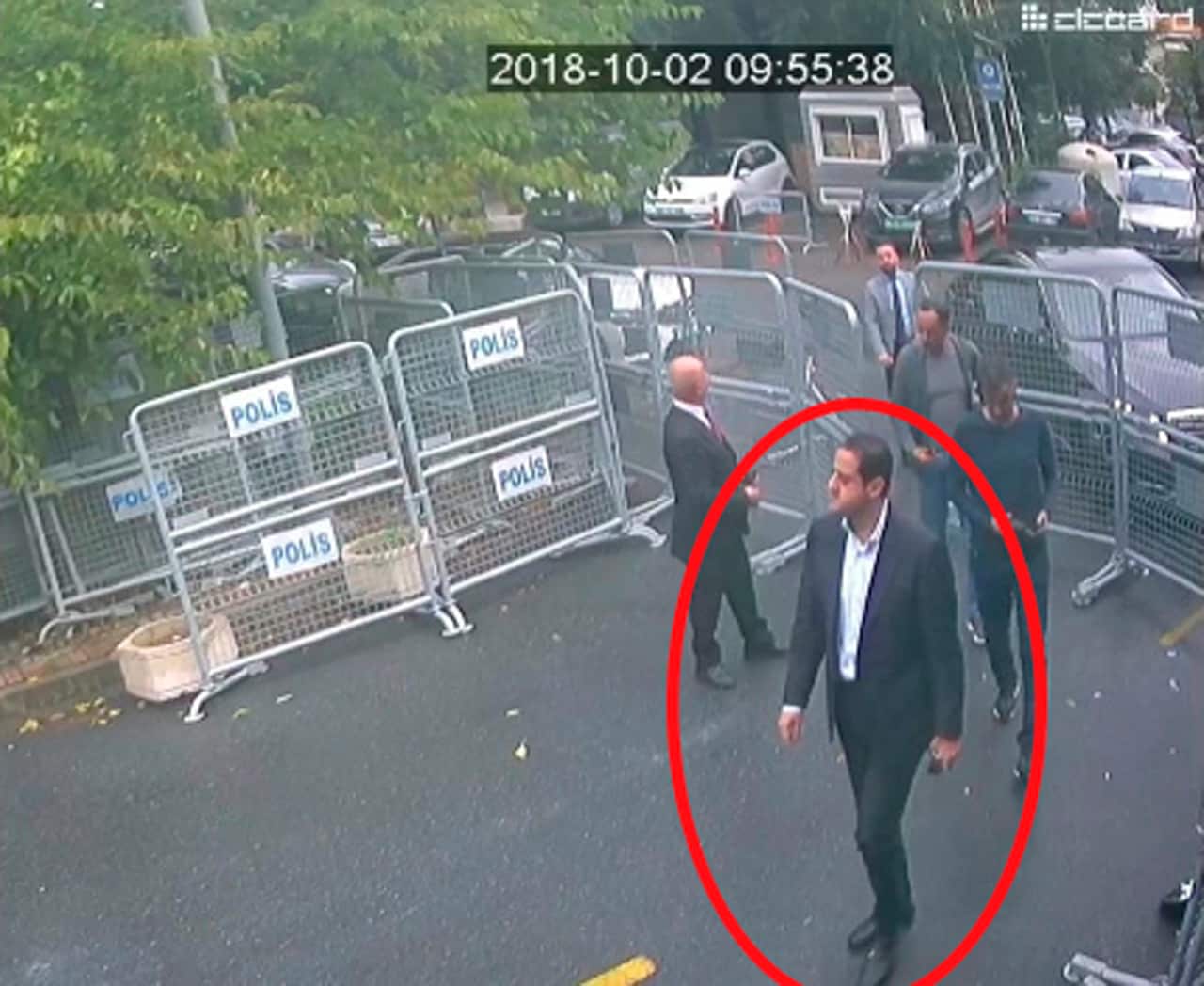 A man previously seen with Saudi Crown Prince Mohammed bin Salmans entourage walks toward the Saudi Consulate in Istanbul just beforeJamal Khashoggi disappeared