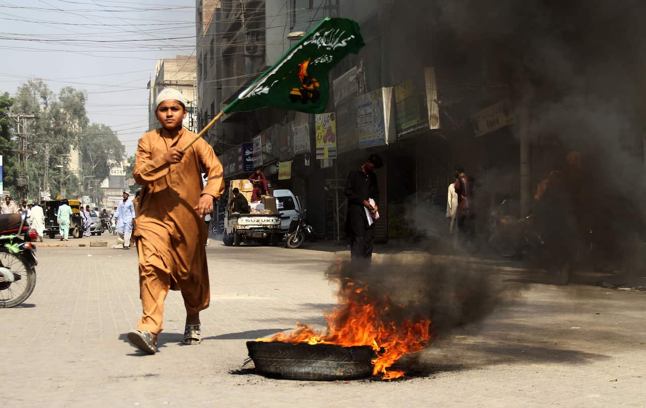 Supporters of Tehreek-e-Labaik Pakistan protest against the court decision to overturn the conviction of Asia Bibi.