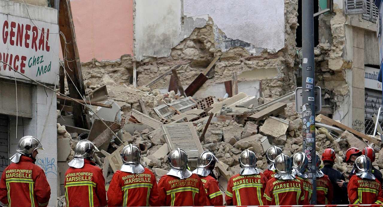 The collapsed building.