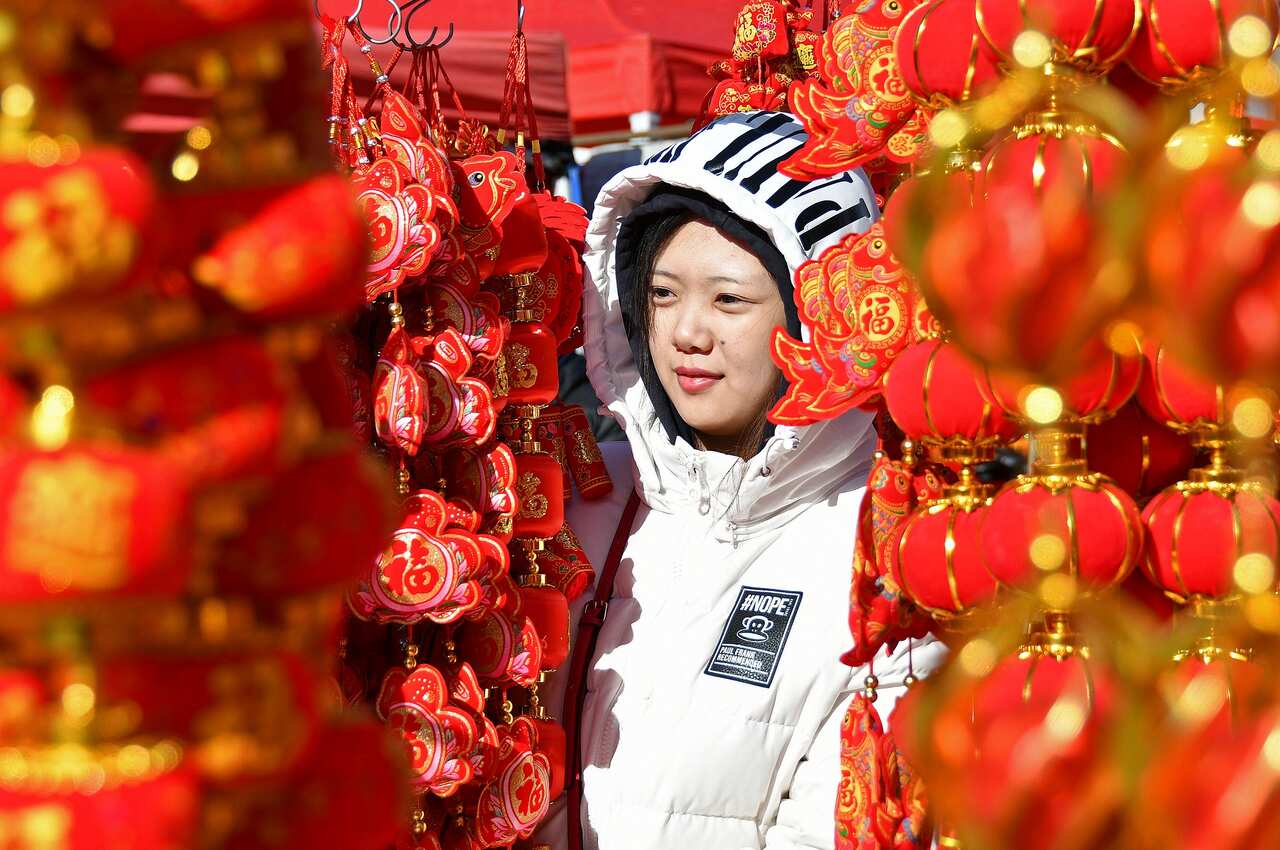 People select ornaments for Spring Festival on a market in Yantai city, east China's Shandong province.